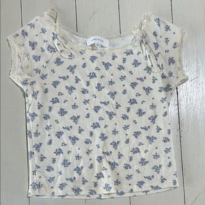 Pink Rose Teen Cropped Cream and Blue Floral Tee